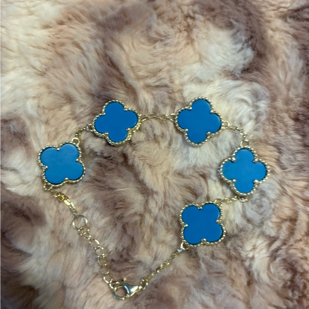 Blue clover bracelet
